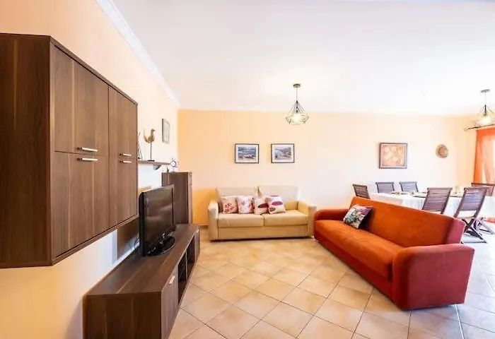 Alfarmar - Pool, Only A Few Minutes Away