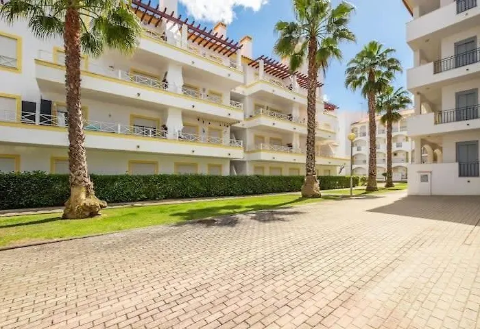 Alfarmar - Pool, Only A Few Minutes Away Albufeira